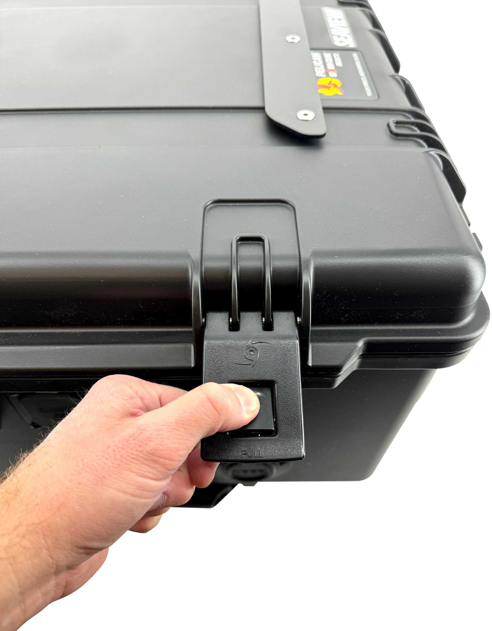 Close-up of a black Seaview Starlink flat HP mobile travel case latch being opened.