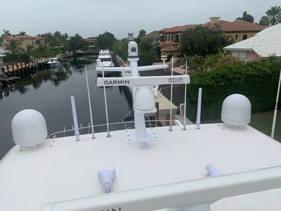 Hardtop after with custom Seaview mast to clean up antennas and properly space electronics. Garmin open array and FLIR thermal camera.