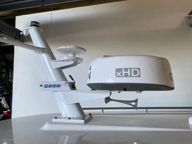 Seaview Custom Mast Model #76 with xHD radar and antenna pads on yacht rooftop.