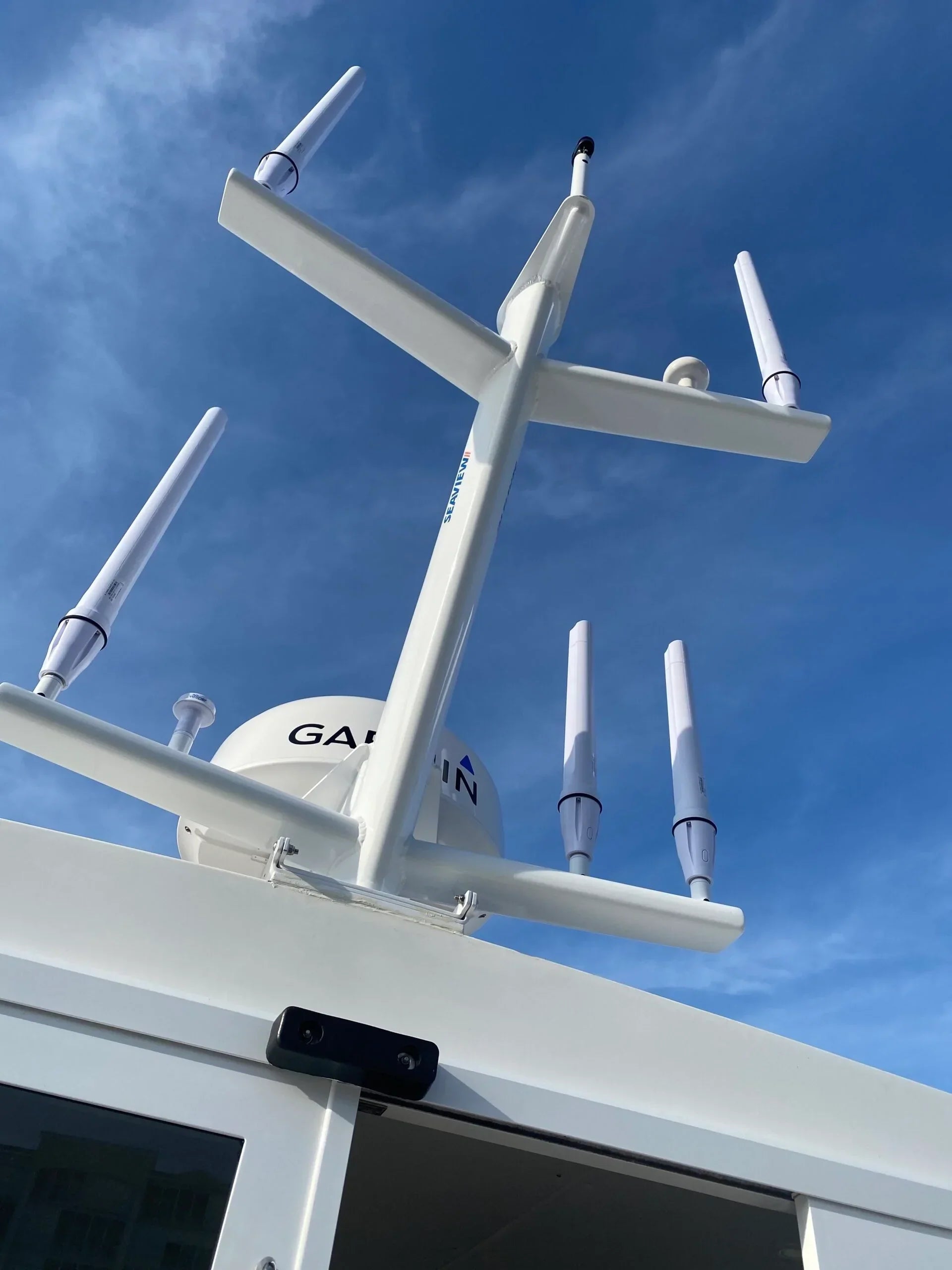 Seaview model #80 hinged mast with Garmin radar and multiple antennas for Endeavour TrawlerCat 48.