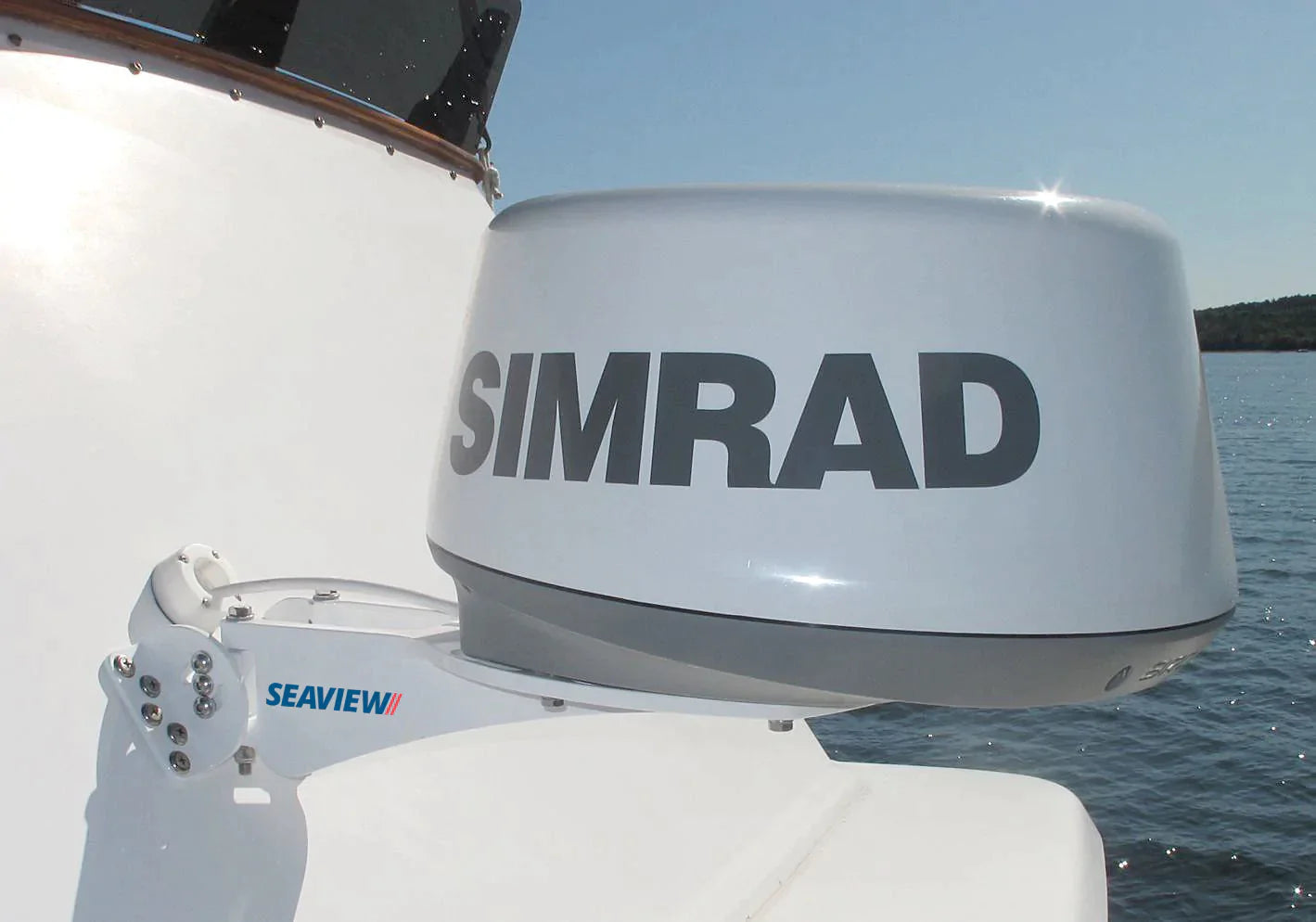 Seaview flybridge adapter mounted on a boat, compatible with Seaview mast mounts SM18R, SM18U, SM14F, SM14F2