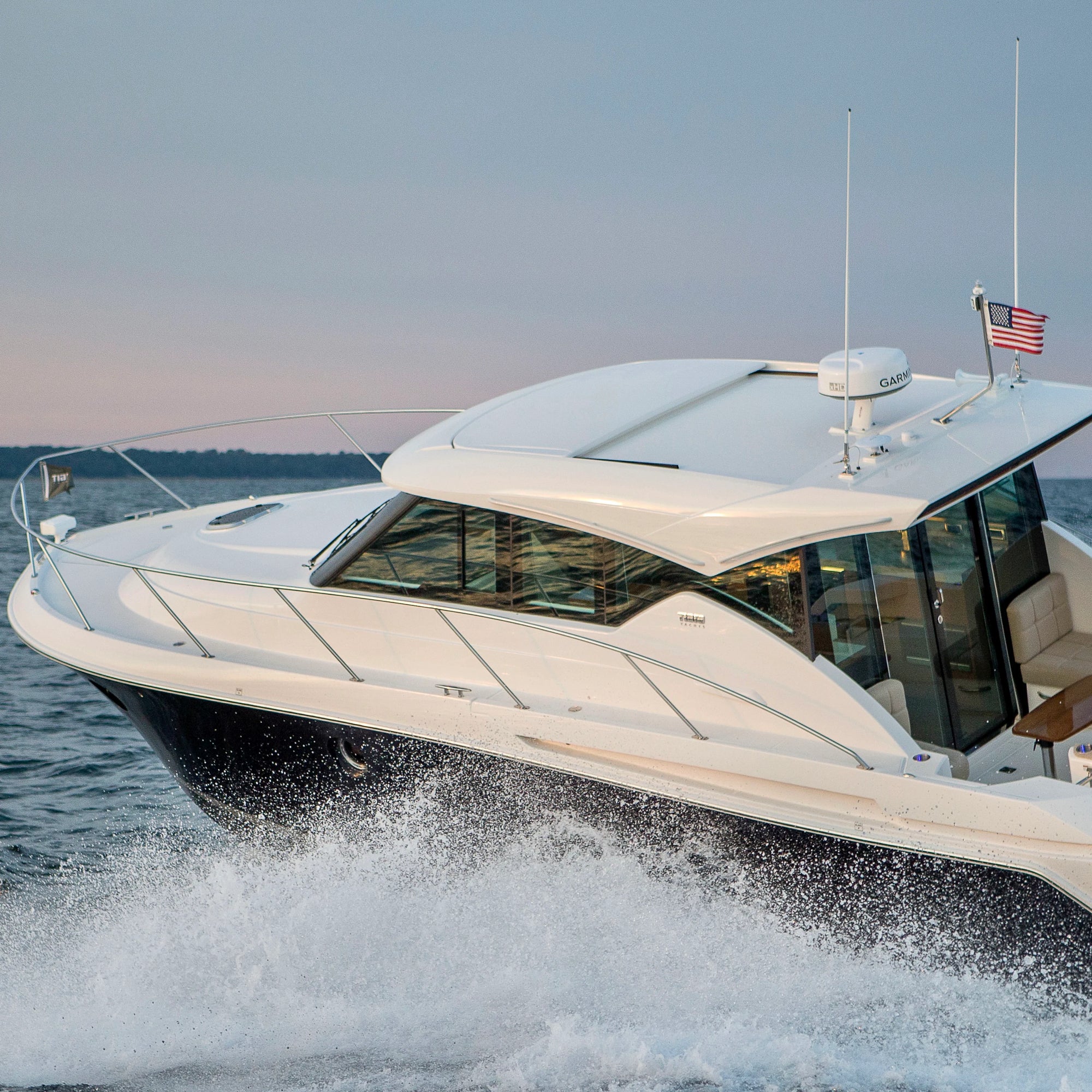 Seaview mount for Garmin radar on Tiara 39 Coupe