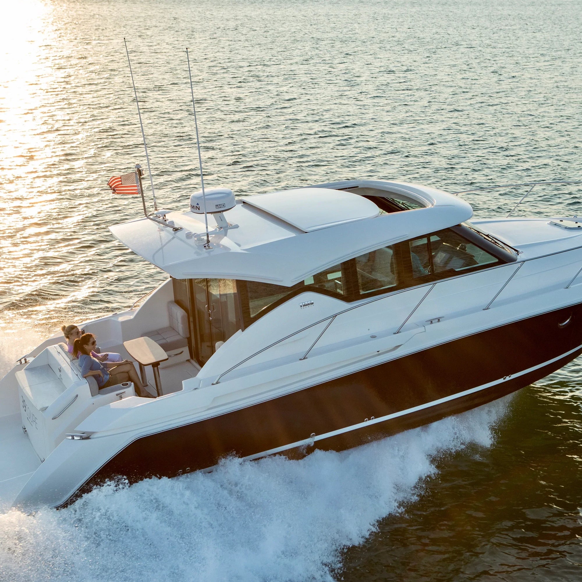 Tiara Yachts 39 Coupe on water using Seaview Mounts.