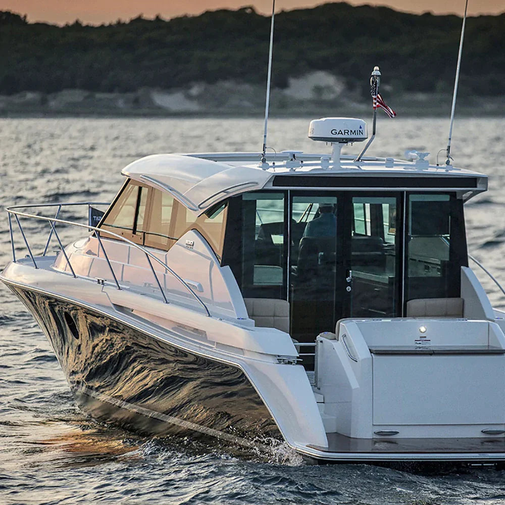 Luxury Tiara Yachts 39 Coupe on water with Seaview mount