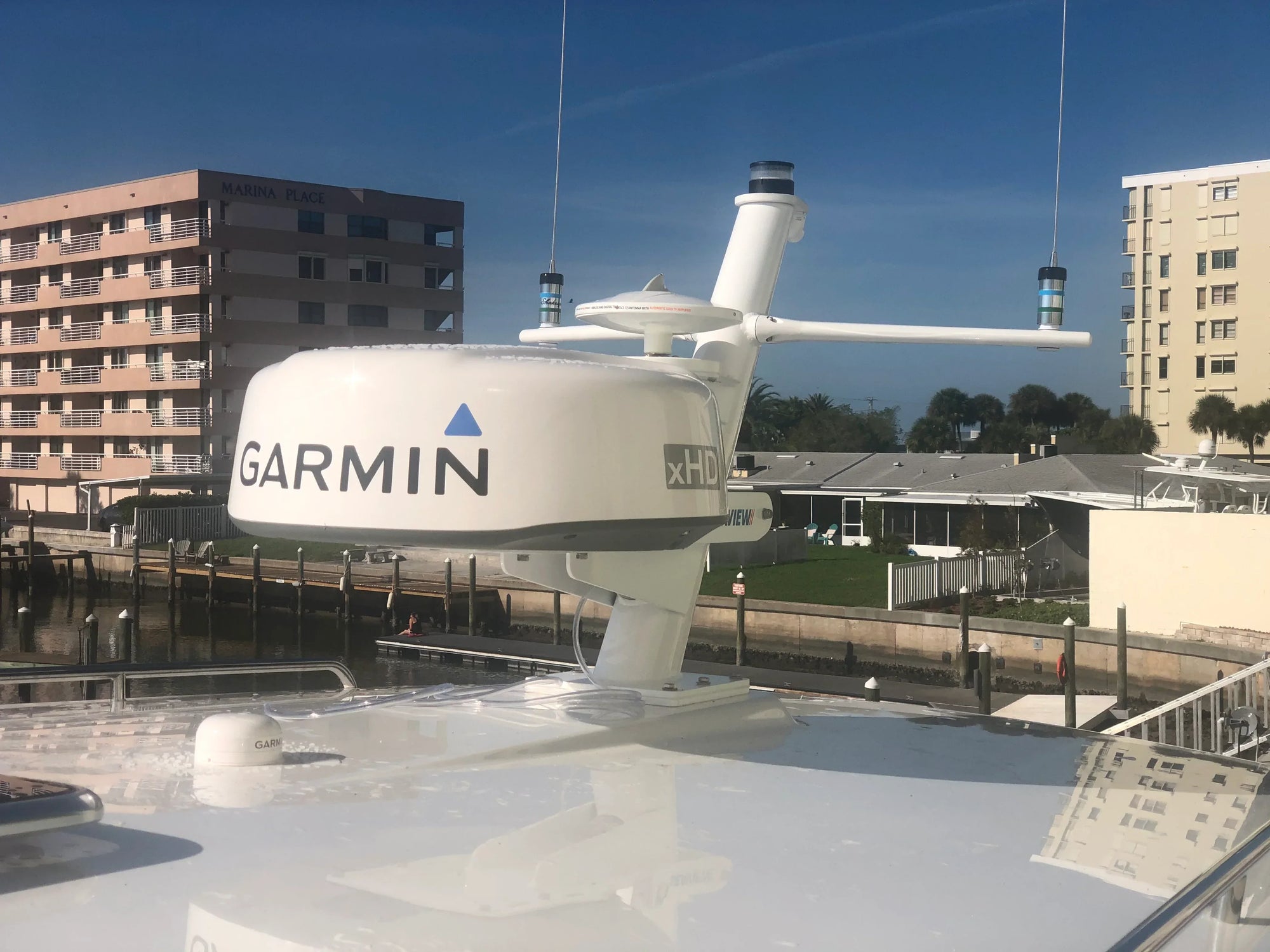 Customized Seaview Model #76 mast with Garmin xHD radar on yacht.