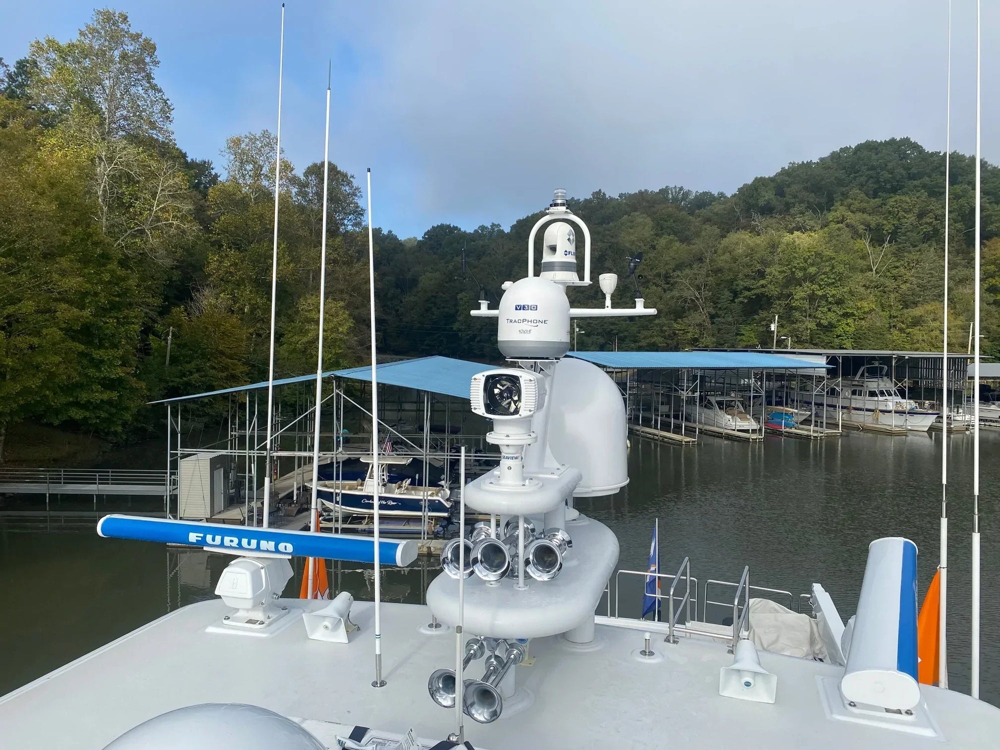 Seaview Model #82 tapered mast with spreaders for marine electronics and navigation on yacht.