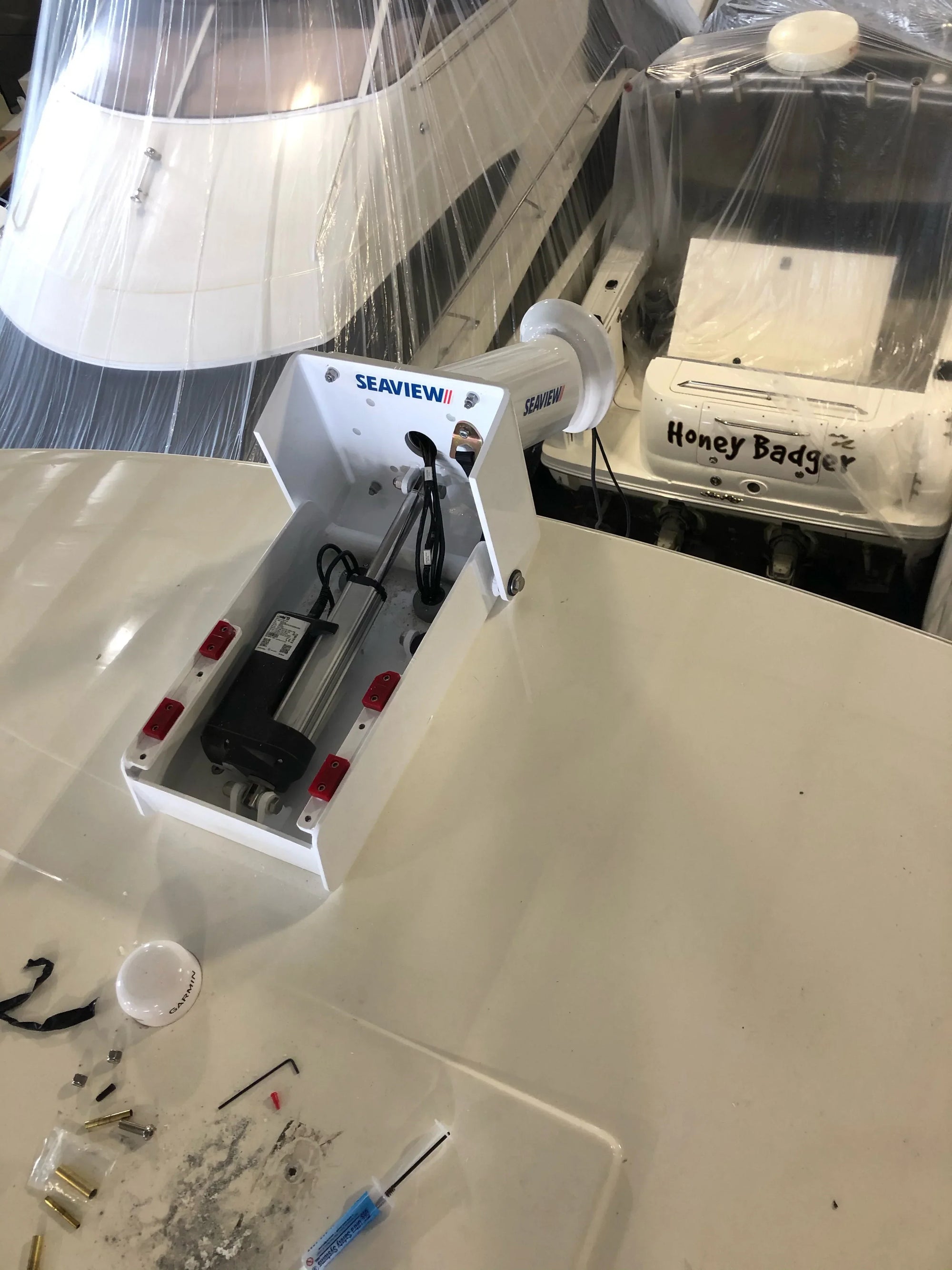 Seaview electrically actuated hinge base installed on a yacht.